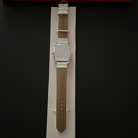 Disney Time Works Tinkerbell Watch White Embossed leather adjustable strap NIB - Picture 4 of 8